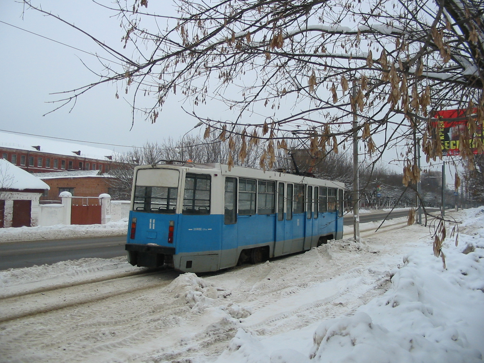 Трамвай 71-608КМ 11, вид сзади