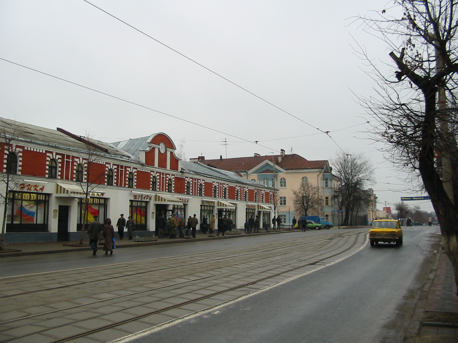 Вид улицы с трамвайным разьездом