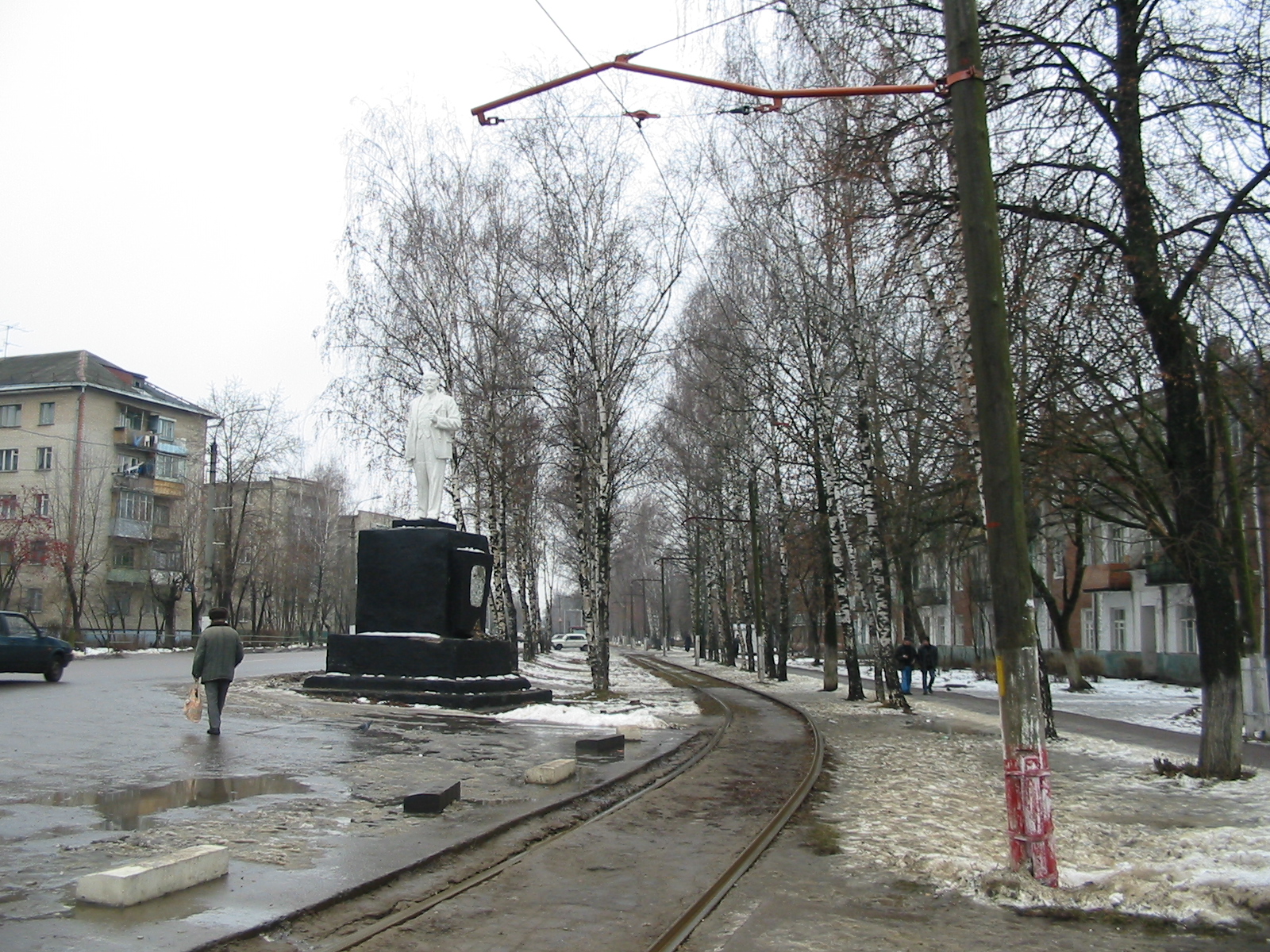 Трамвайные пути, памятник Ленину