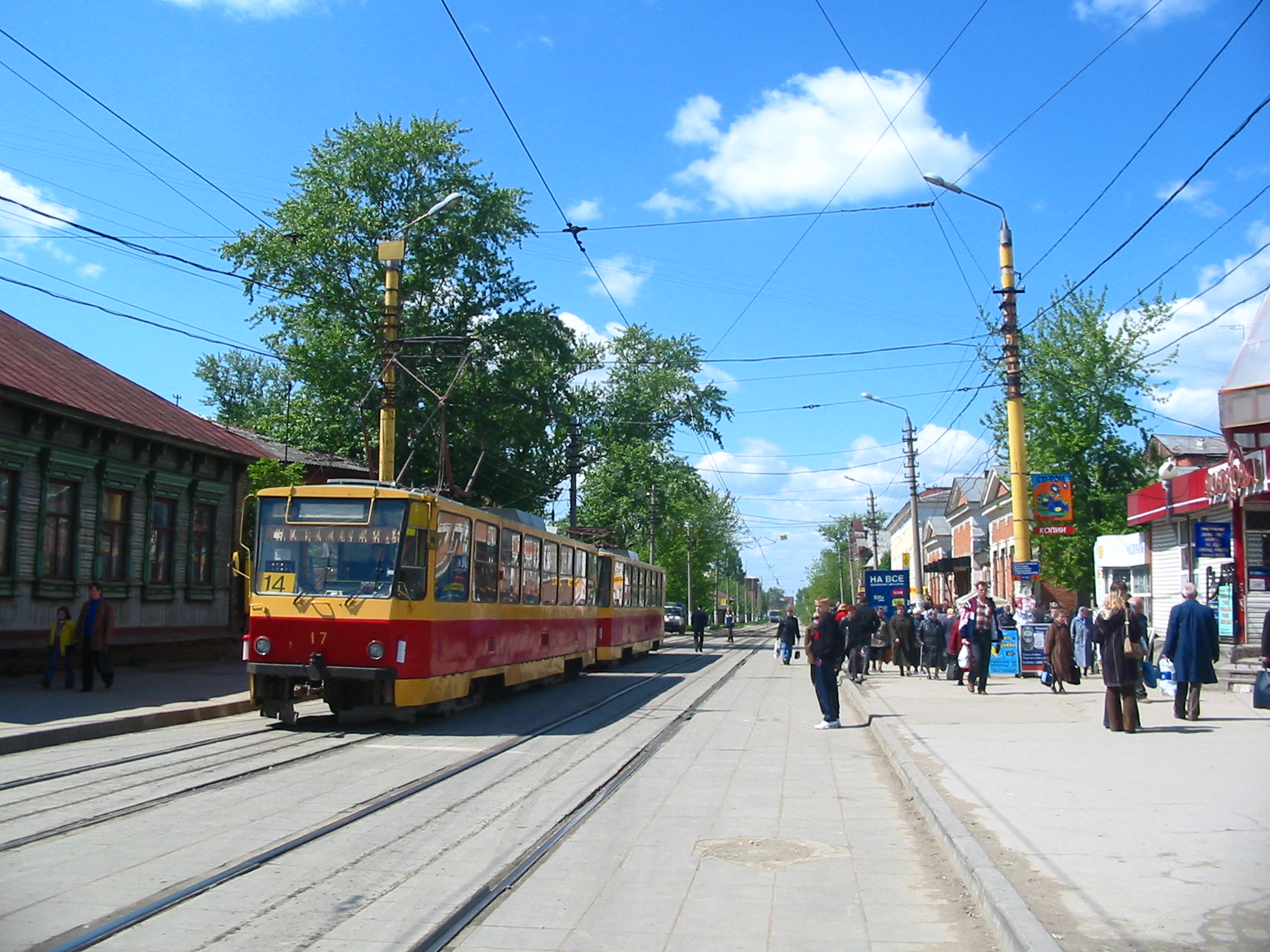 Трамвай Tatra T6B5 №17 на улице Коминтерна