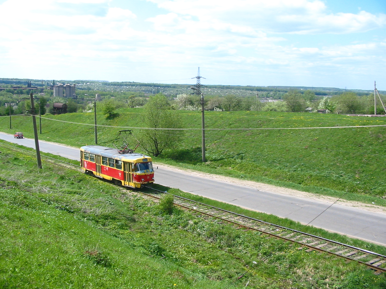 Трамвай Tatra T3 №91 на однопутной линии на Косую Гору
