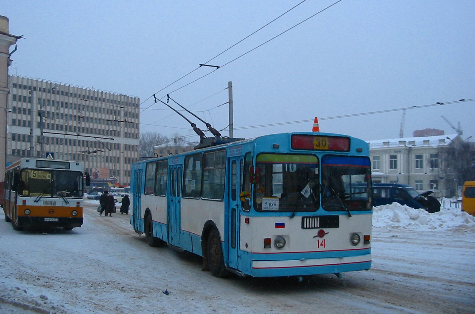 Троллейбус 14 ЗиУ-682Г [Г00] построен в 1992, списан в 