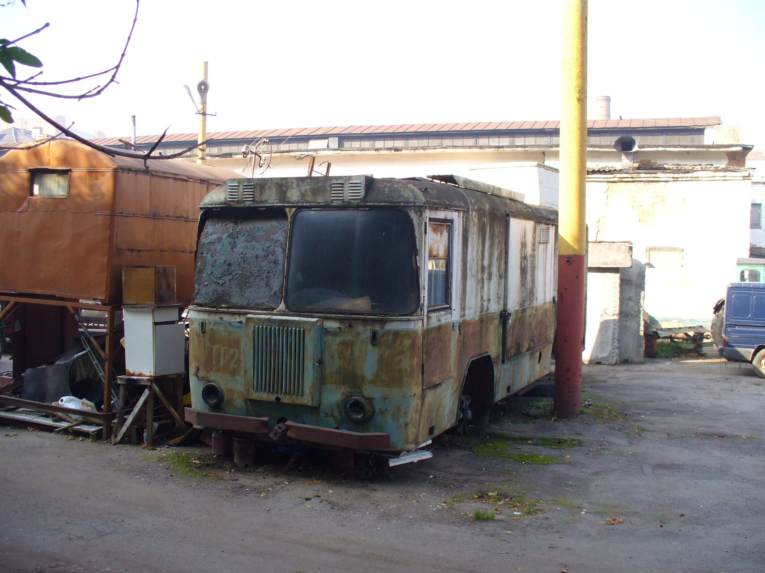 Грузовой троллейбус ТГ2 модели КТГ-1. Стоял в трамвайном ремонтном предприятии до сноса здания в середине 2000-х