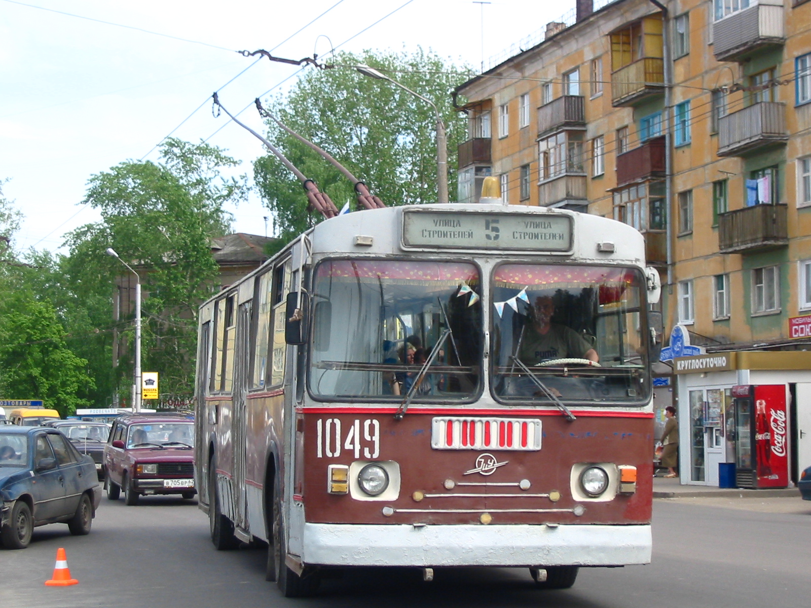 Троллейбус ЗиУ-682Г 1049 (1994-2016) маршрут 5