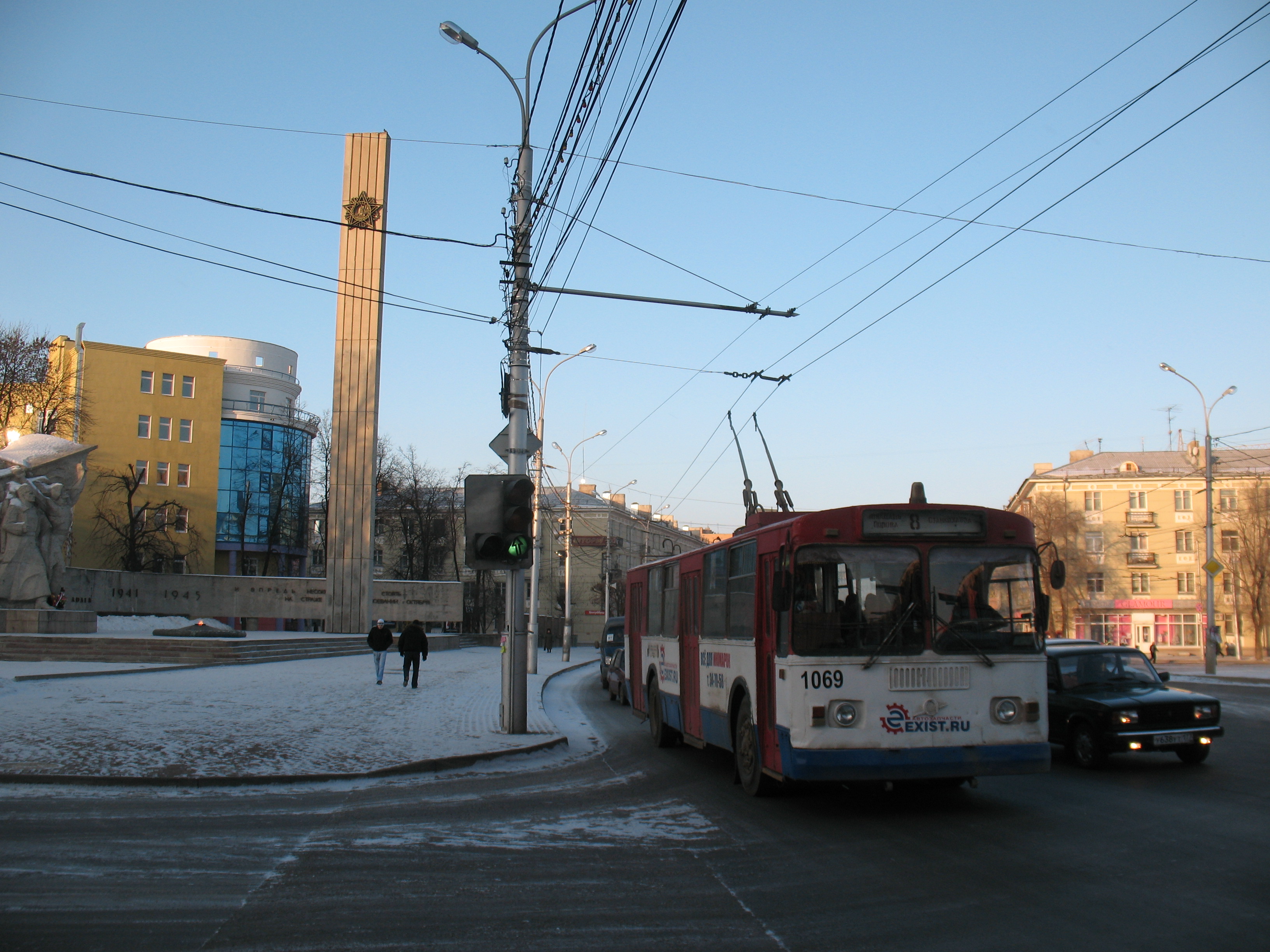 Троллейбус ЗиУ-682Г 1069 (1991-2021) маршрут 8