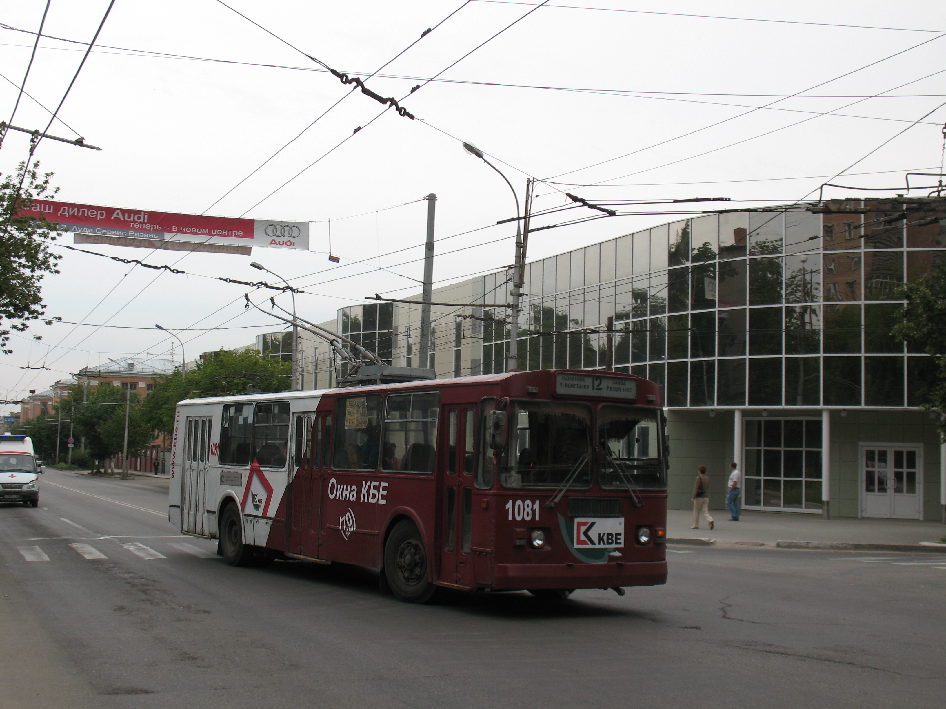 Троллейбус ЗиУ-682Г 1081 (2001) маршрут 12