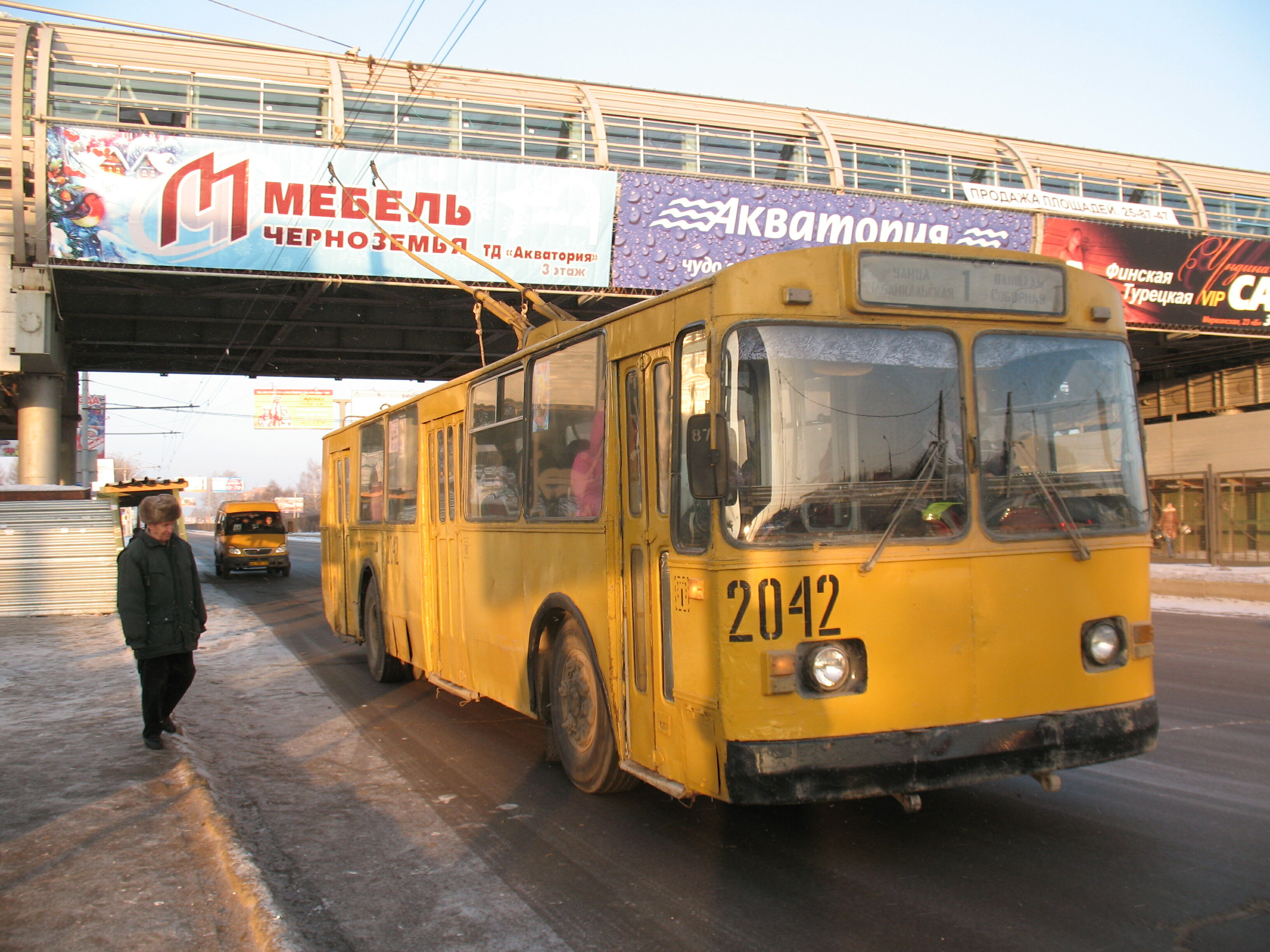 Троллейбус ЗиУ-682Г 2042 (1991-2008) маршрут 1