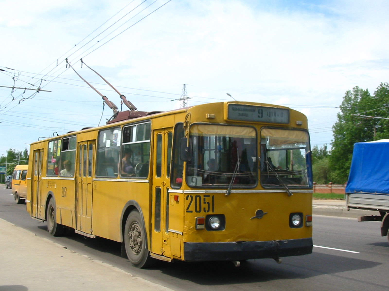 Троллейбус ЗиУ-682Г 2051 (1992-2011) маршрут 9