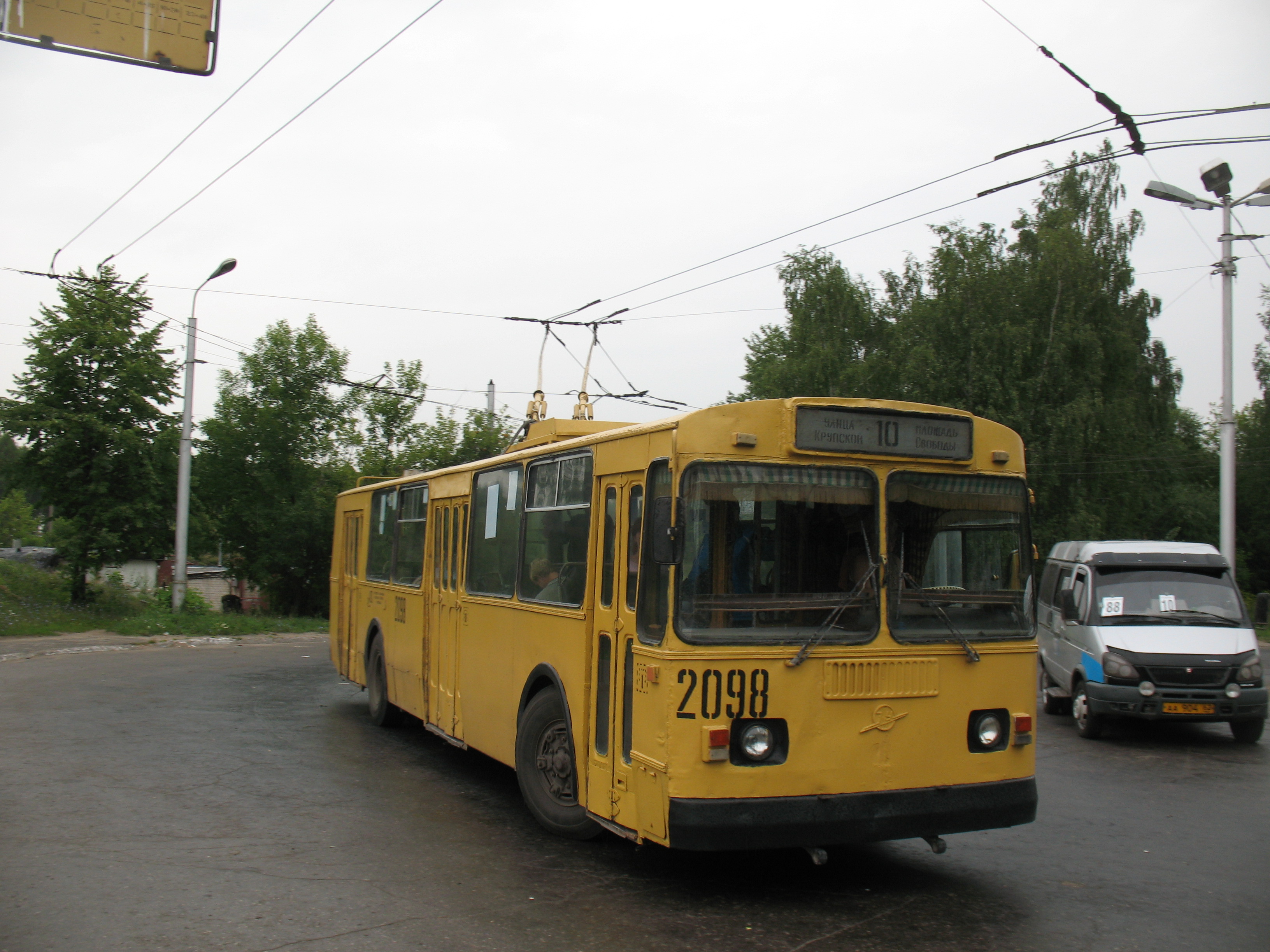 Троллейбус ЗиУ-682Г 2098 (1992-2020) маршрут 10