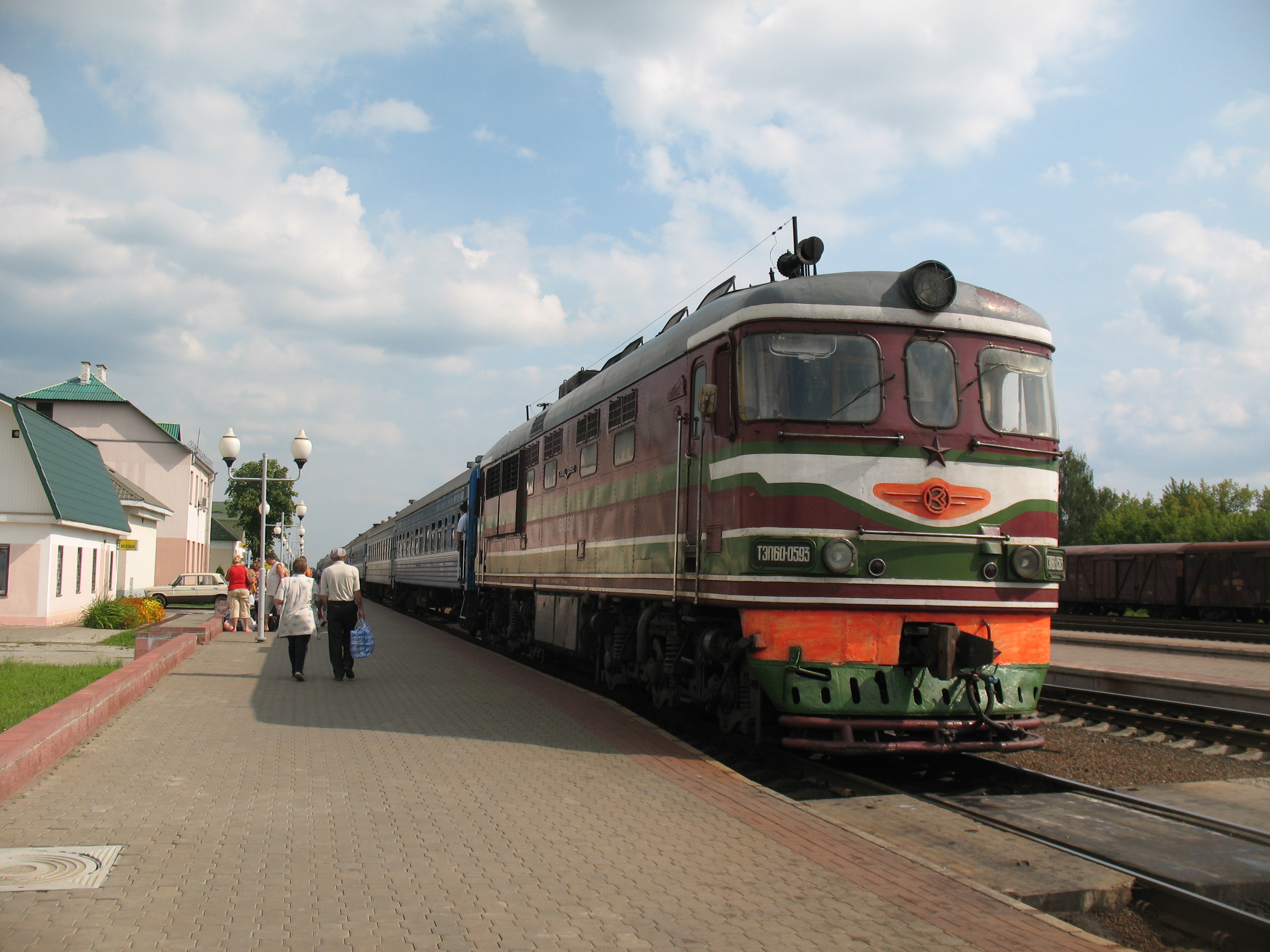 Тепловоз БЧ ТЭП60-0593 с поездом Крым - Беларусь