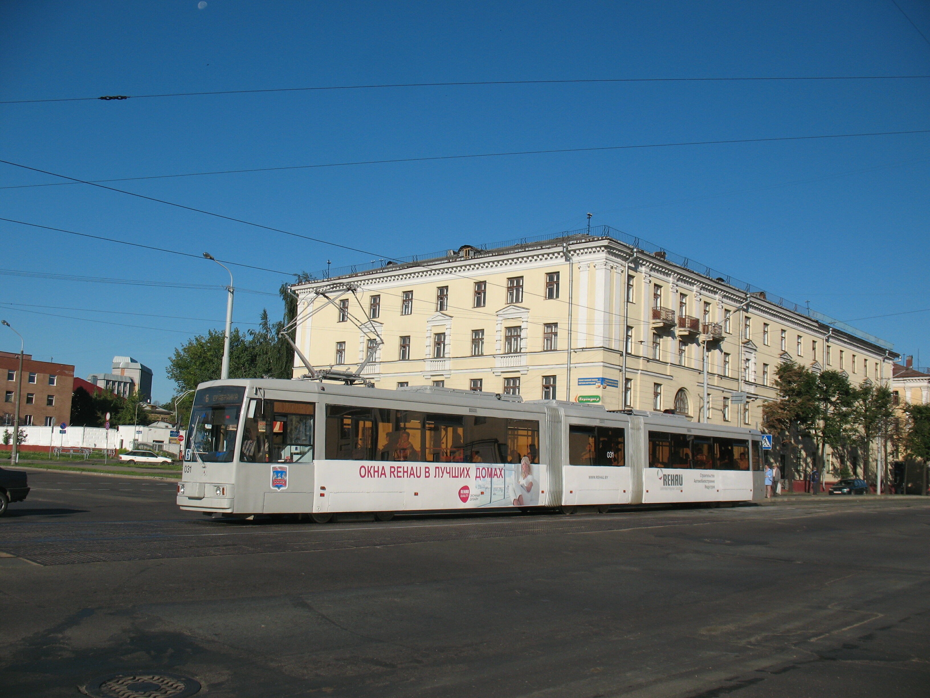 Единственный построеный сочленёный трамвай БКМ-743 №031. Маршрут 6 в центре Минска
