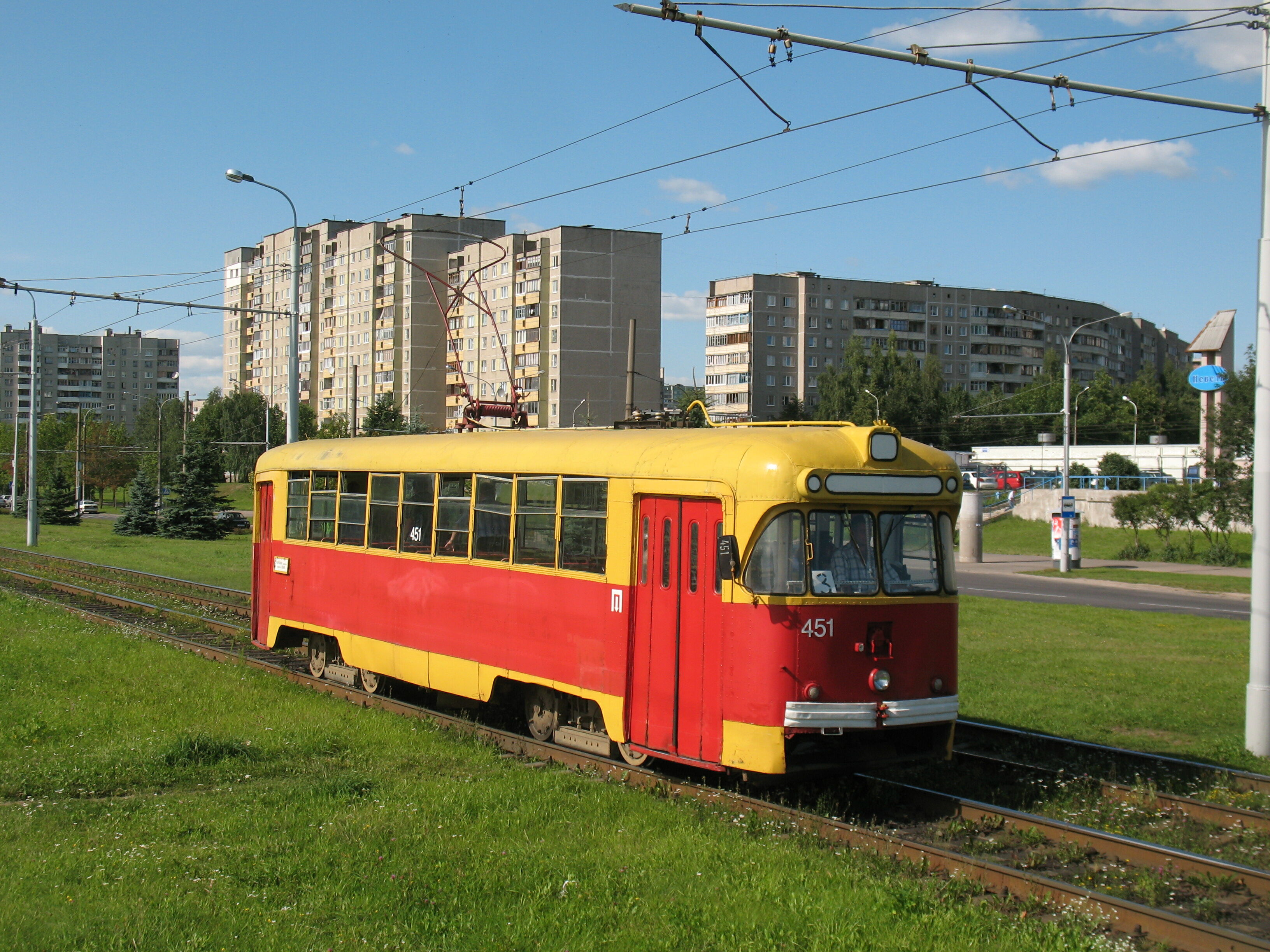 Трамвай 3 маршрута РВЗ-6М2 451 в районе Серебрянка