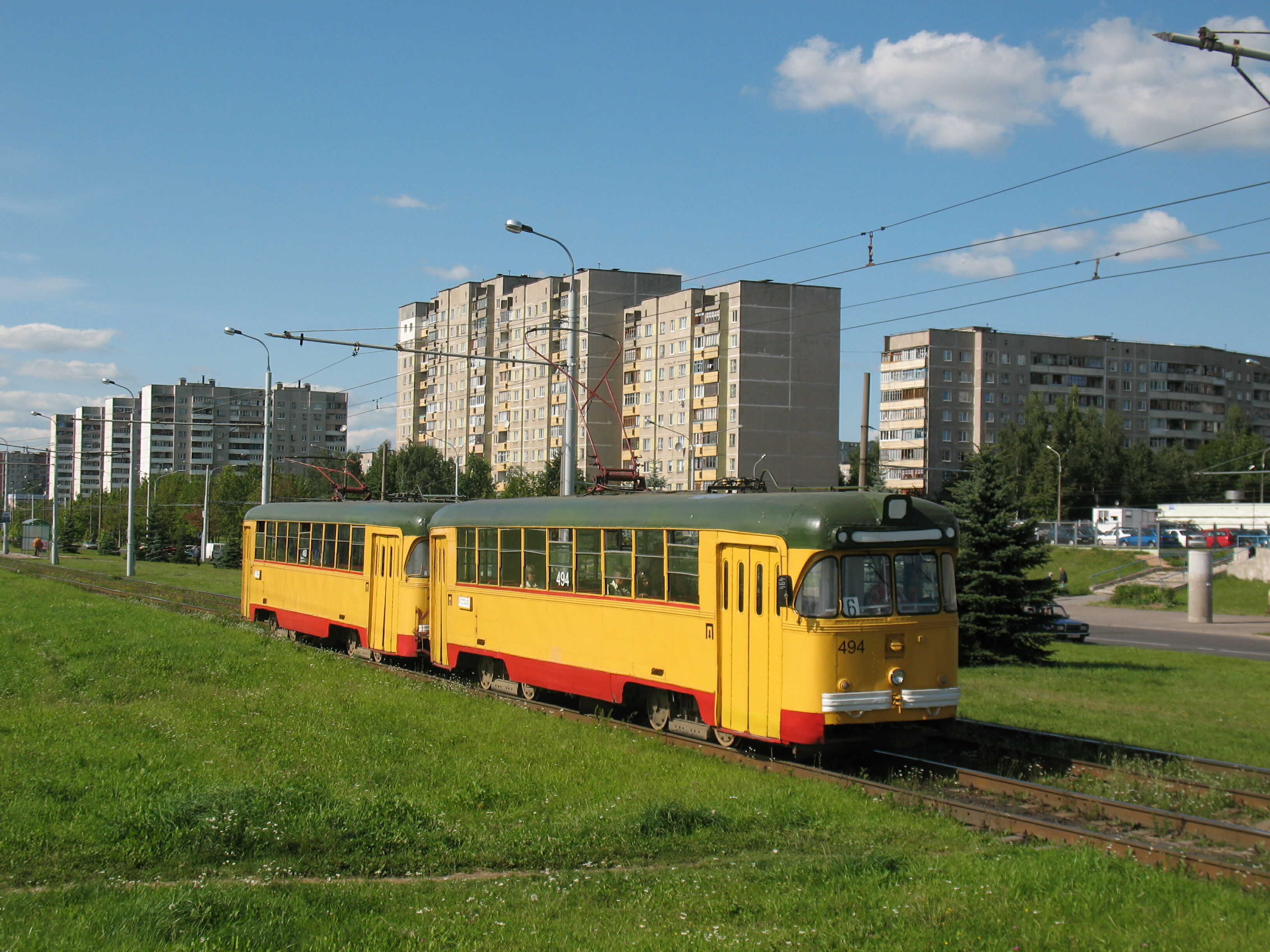 Трамвайный поезд РВЗ-6М2 494+493 в районе Серябрянка