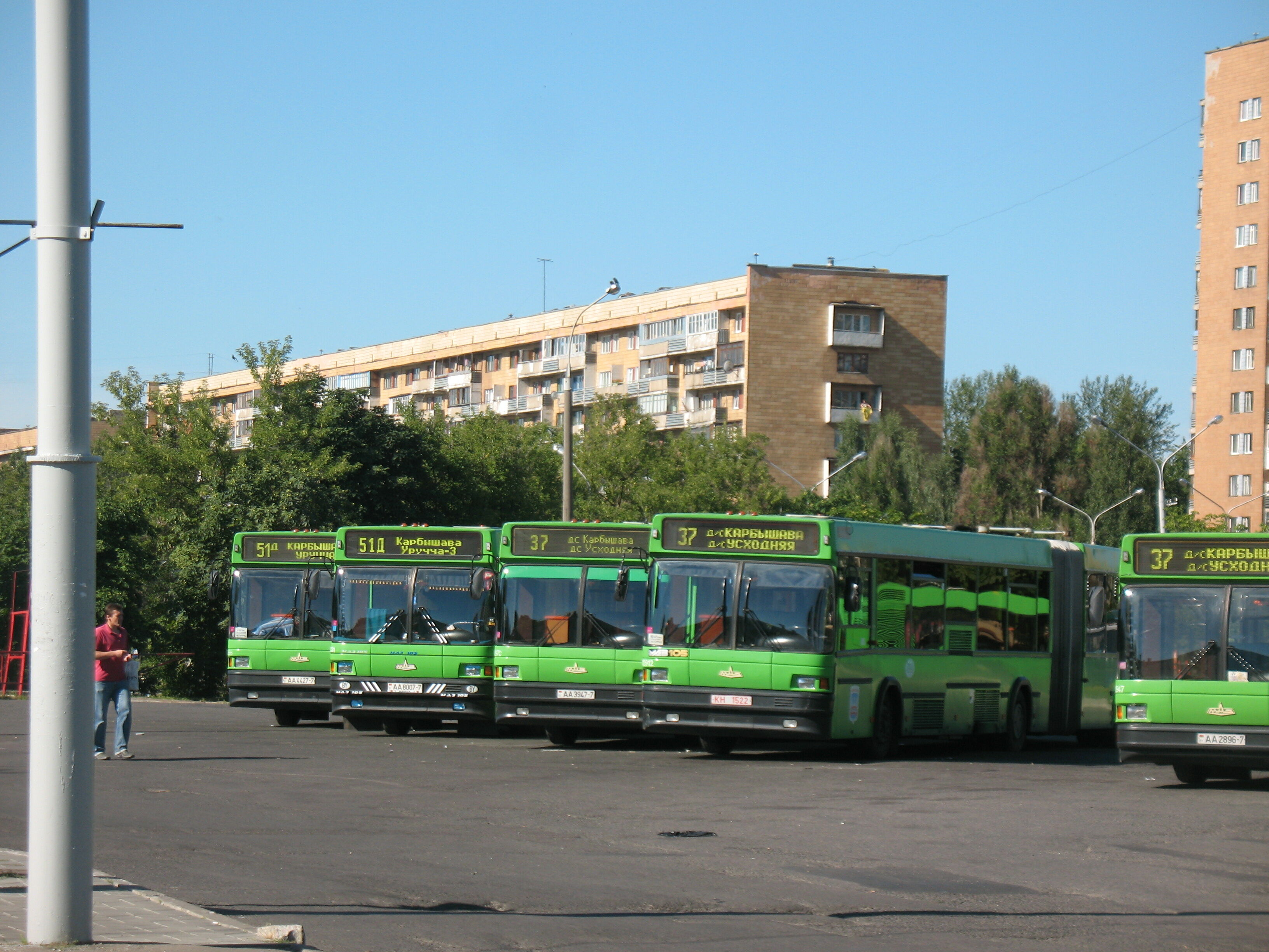 Автобусы на конечной Карбышава