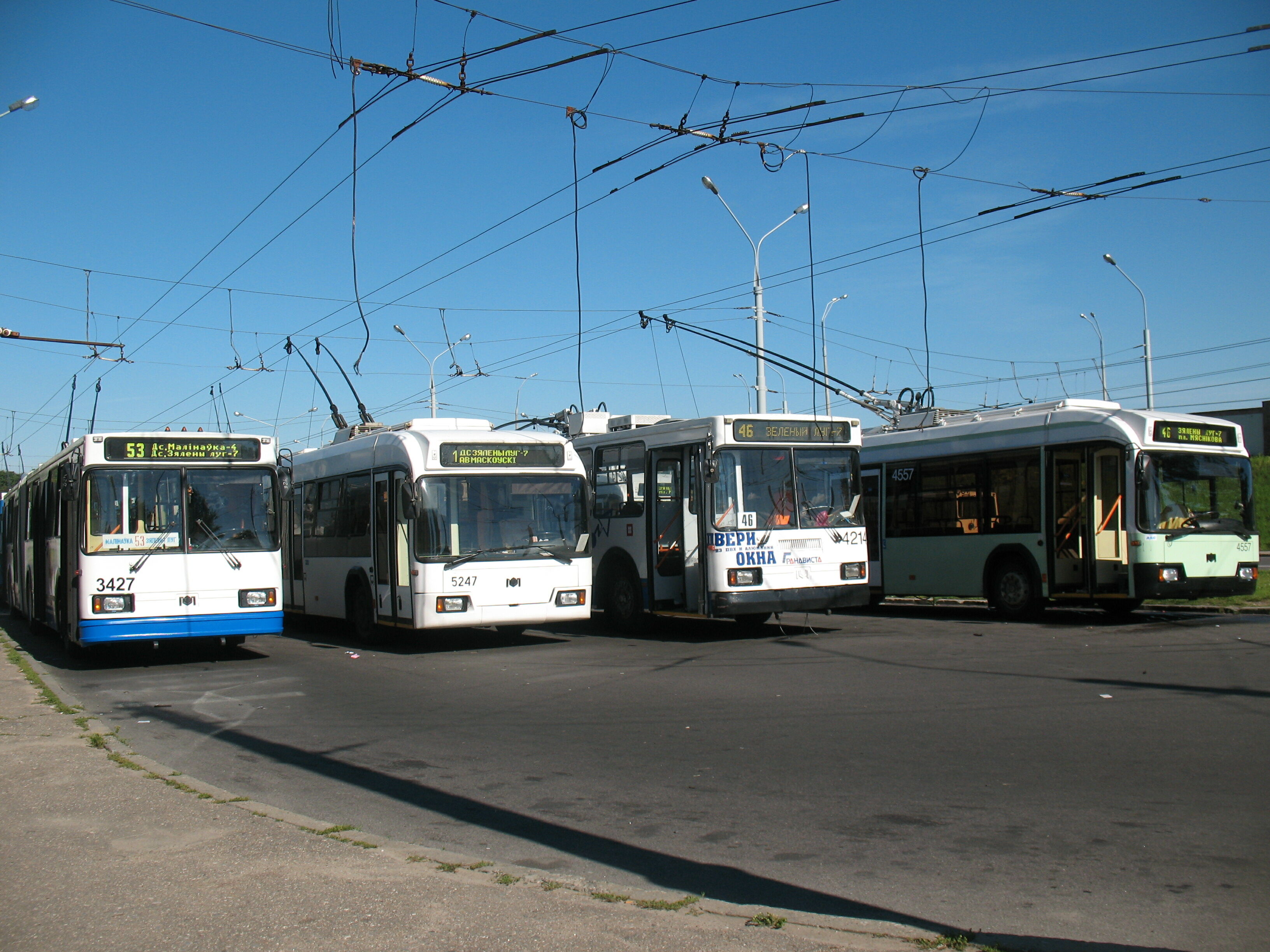 Троллейбусы на конечной Зелёный Луг-7