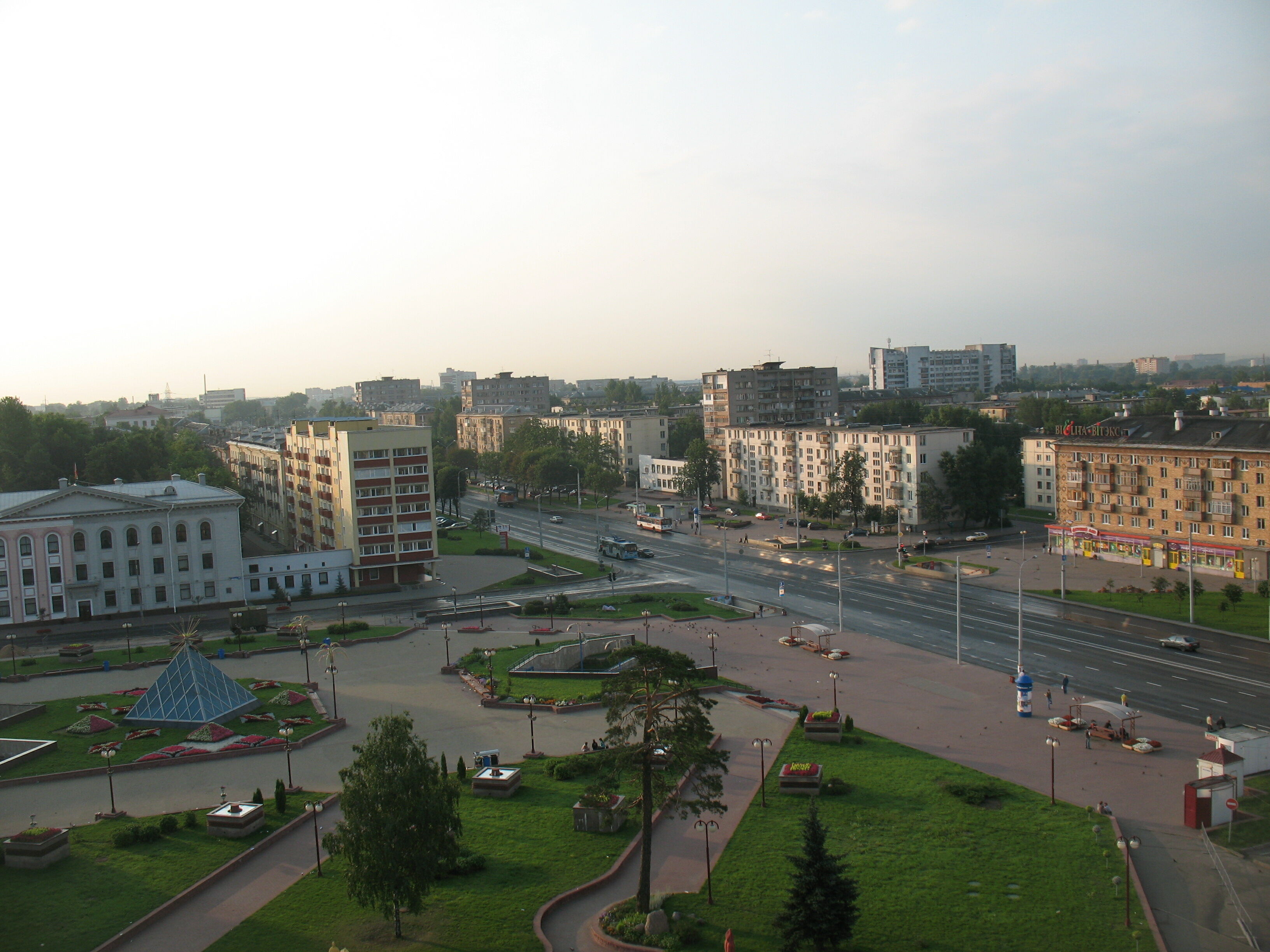 Площадь у метро Партизанская, вид из гостиницы Турист, вид на юго-восток