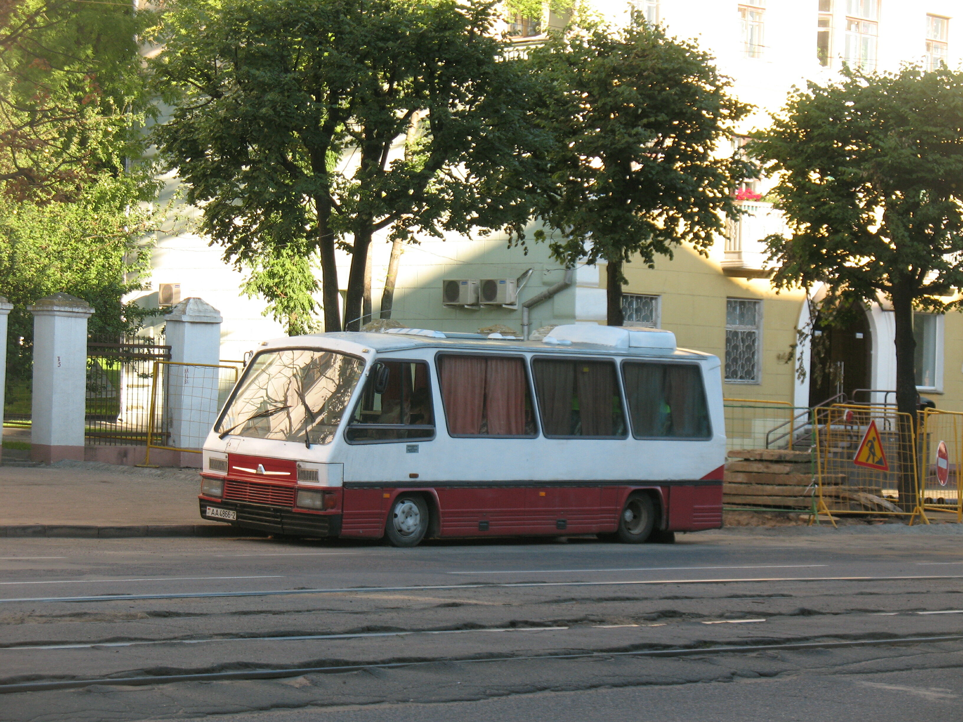 Маленький автобус Neoplan N907 AA4866-2