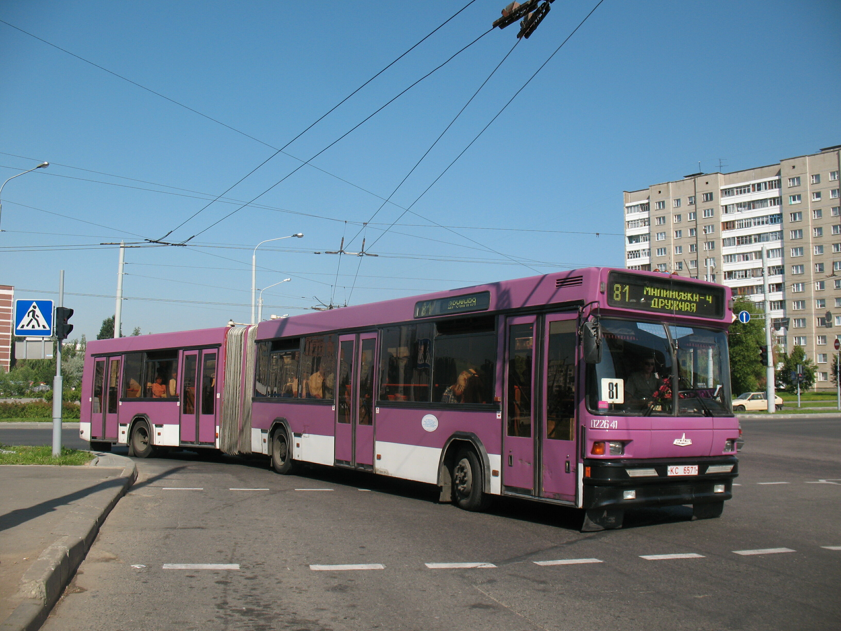 Фиолетовый автобус МАЗ-105 KC 6571