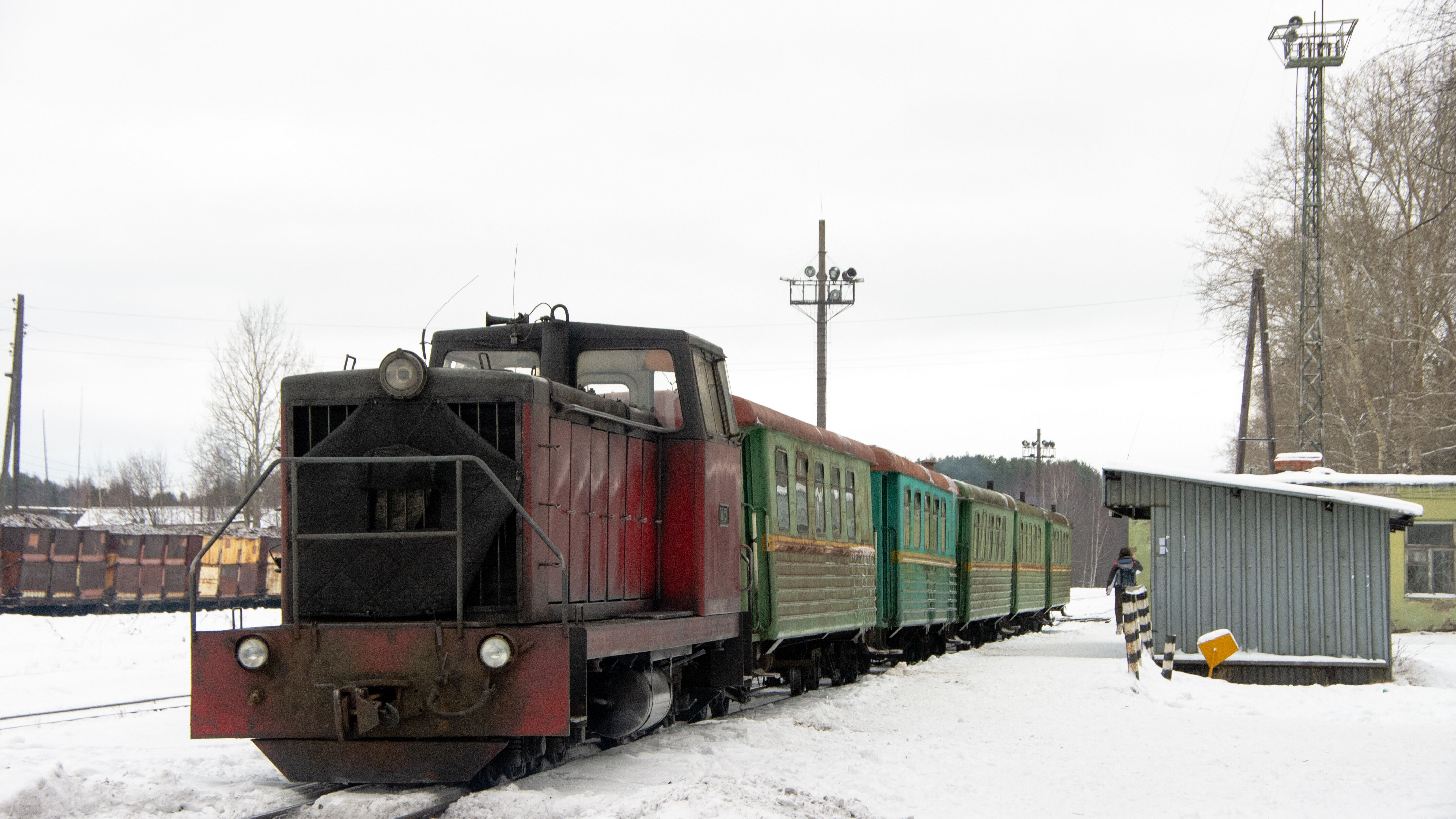 Пассажирский поезд с тепловозом ТУ7