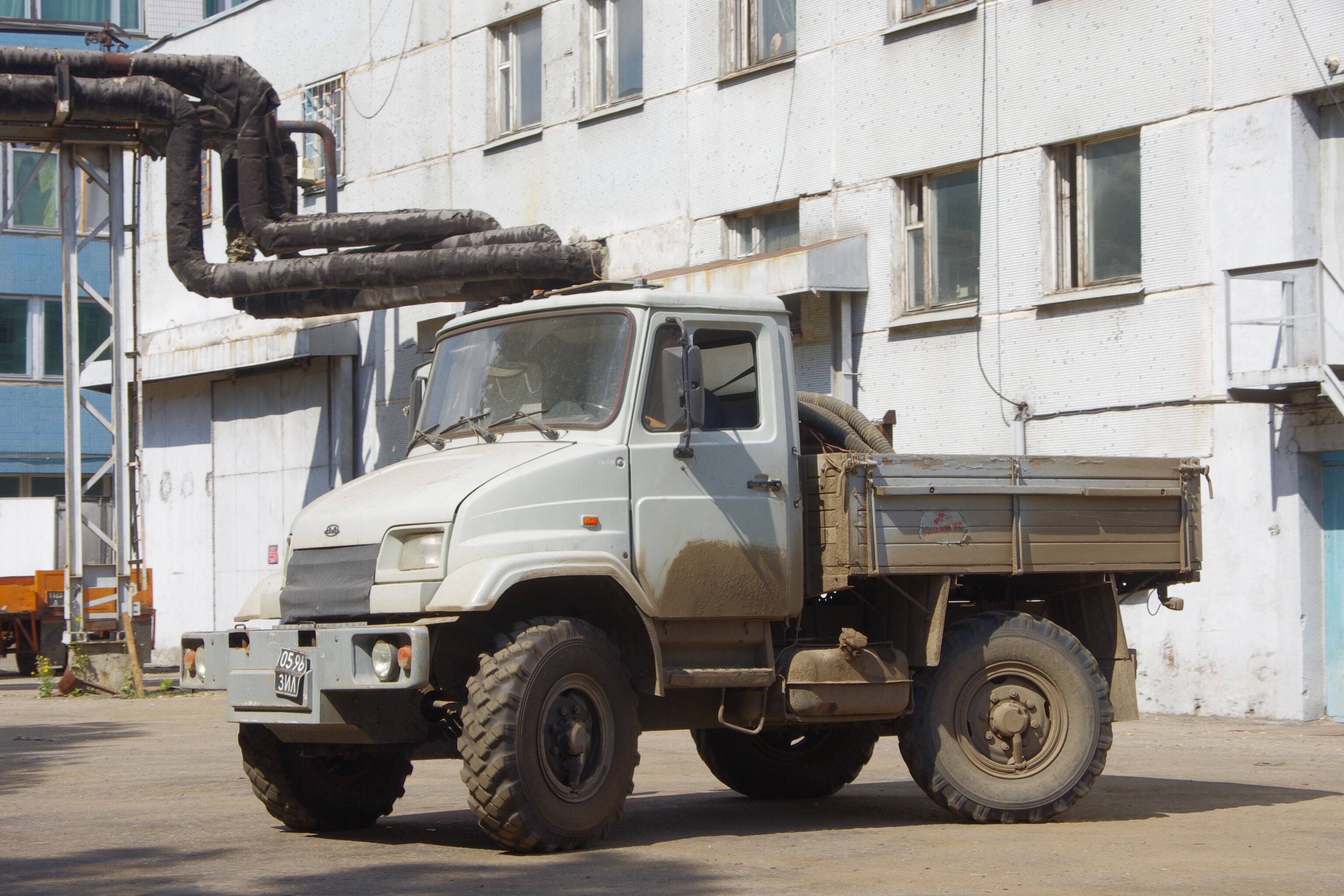 Бычок ЗИЛ-43272 на шасси с двумя поворотными осями