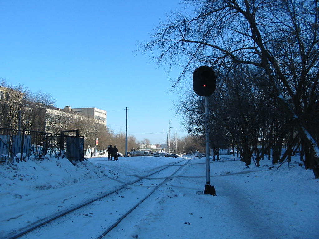 Подъездной путь на улице Берзарина, вид на восток
