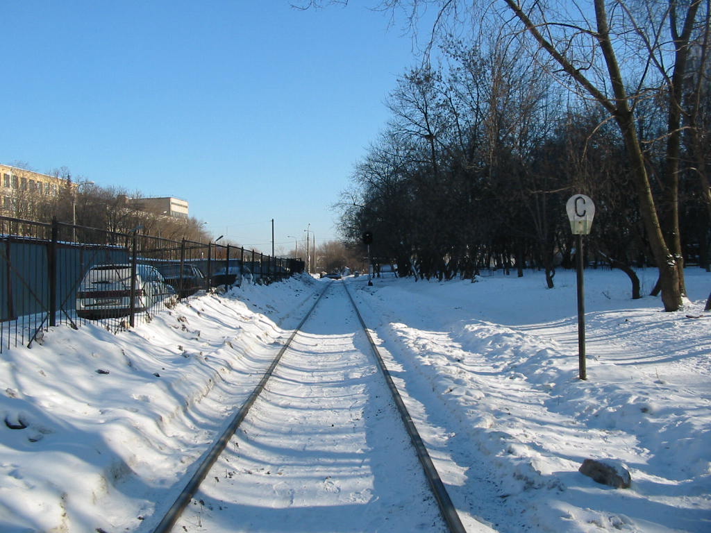 Подъездной путь на улице Берзарина, вид на восток
