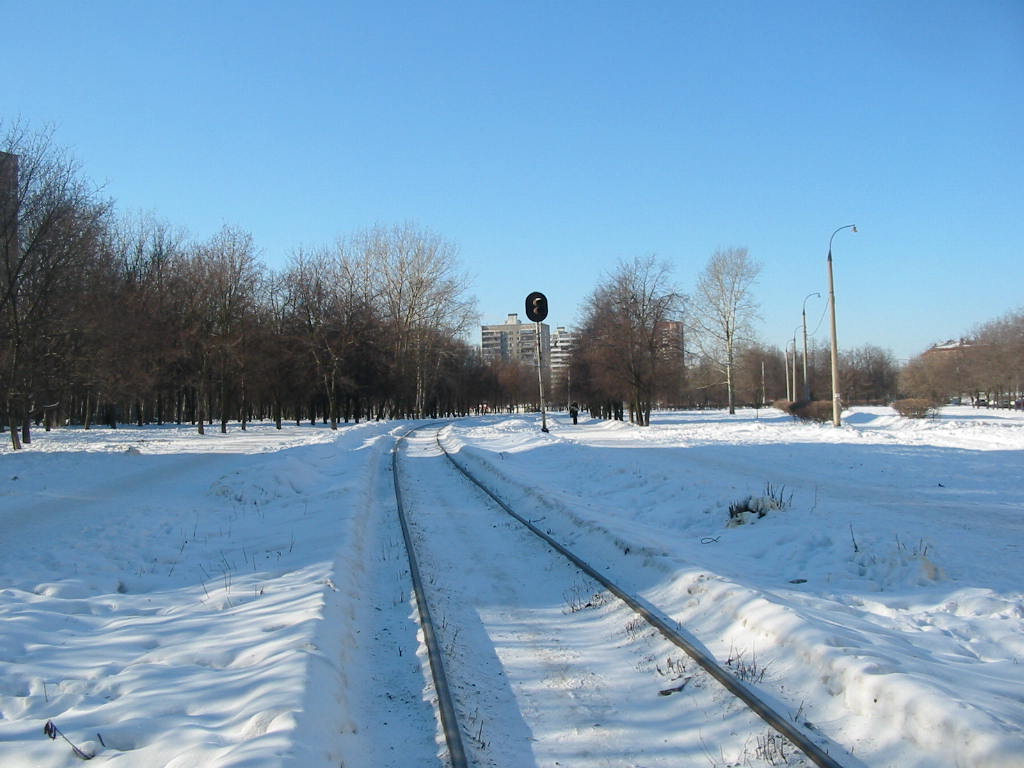 Подъездной путь на улице Берзарина, вид на запад