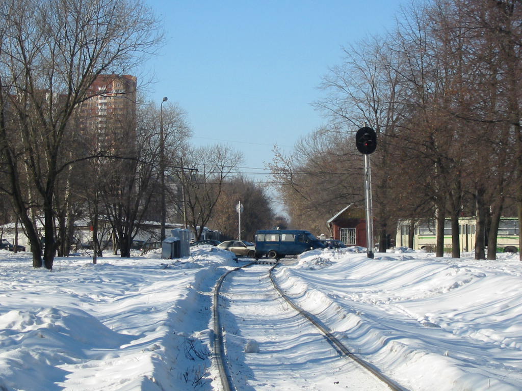Подъездной путь на улице Берзарина, вид на запад