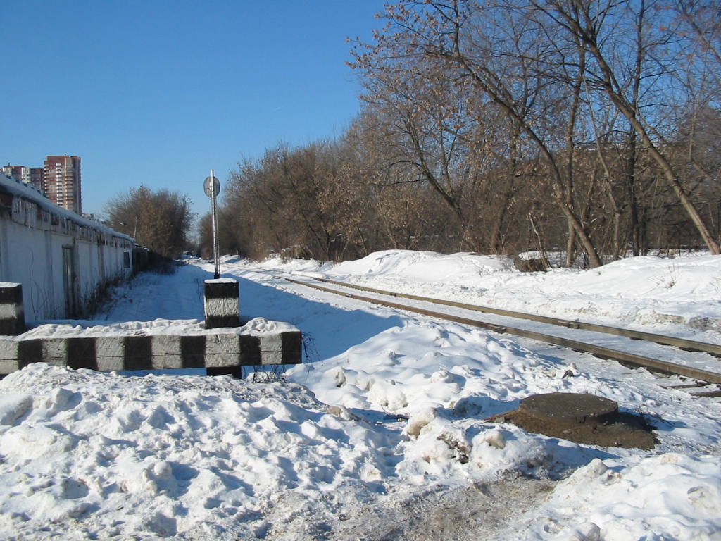Подъездной путь на улице Берзарина, вид на запад