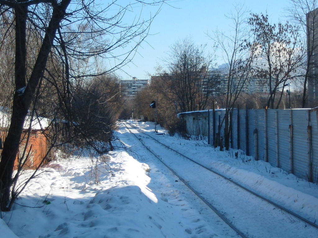 Подъездной путь на улице Берзарина, вид на восток