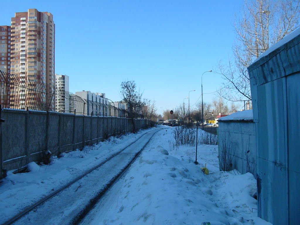 Подъездной путь на улице Берзарина, вид на запад