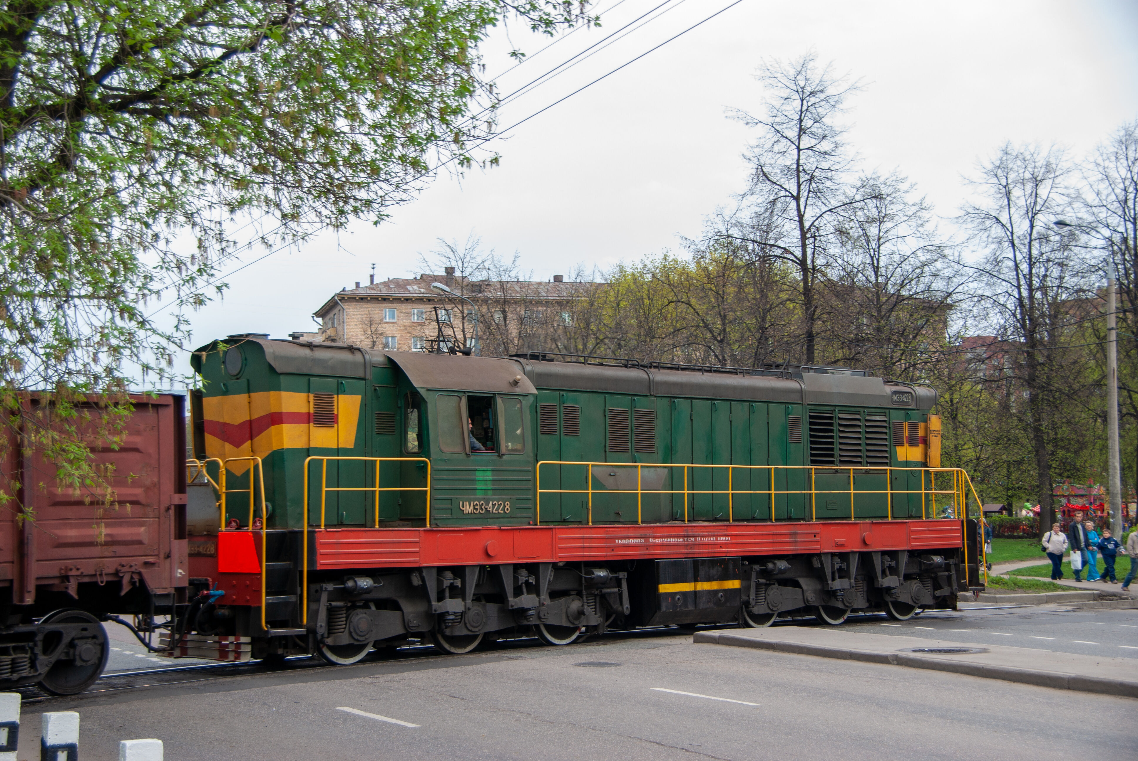 Поезд с тепловозом РЖД ЧМЭ3Э-4228